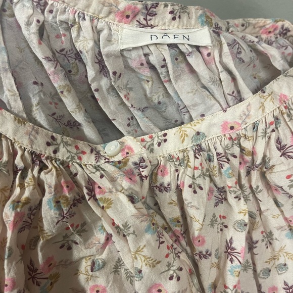 Doen June Top in Feathered Floral - Picture 10 of 11